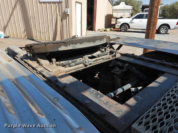 image for item HU9500 1992 Peterbilt 379  semi truck