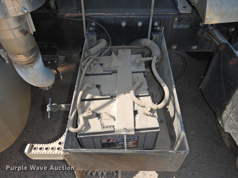 image for item HU9500 1992 Peterbilt 379  semi truck