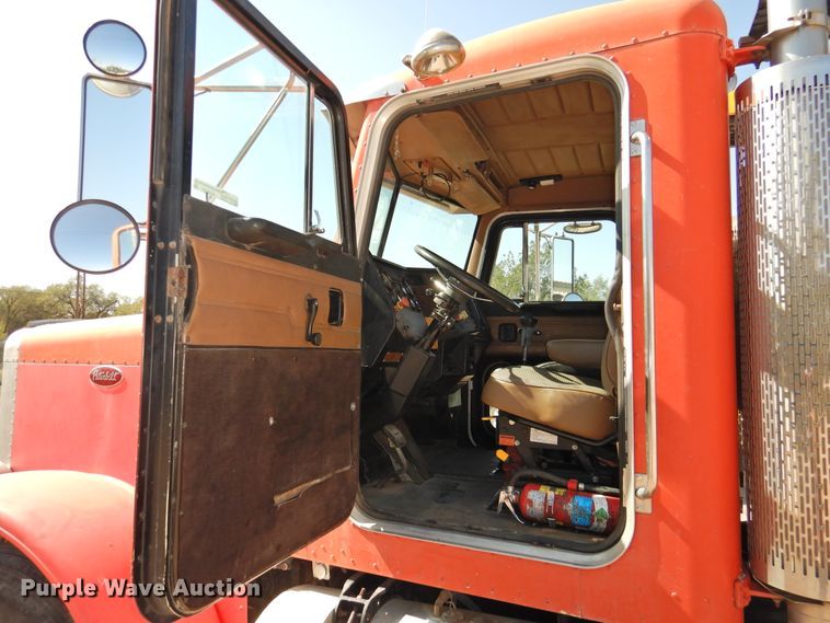 image for item HU9500 1992 Peterbilt 379  semi truck