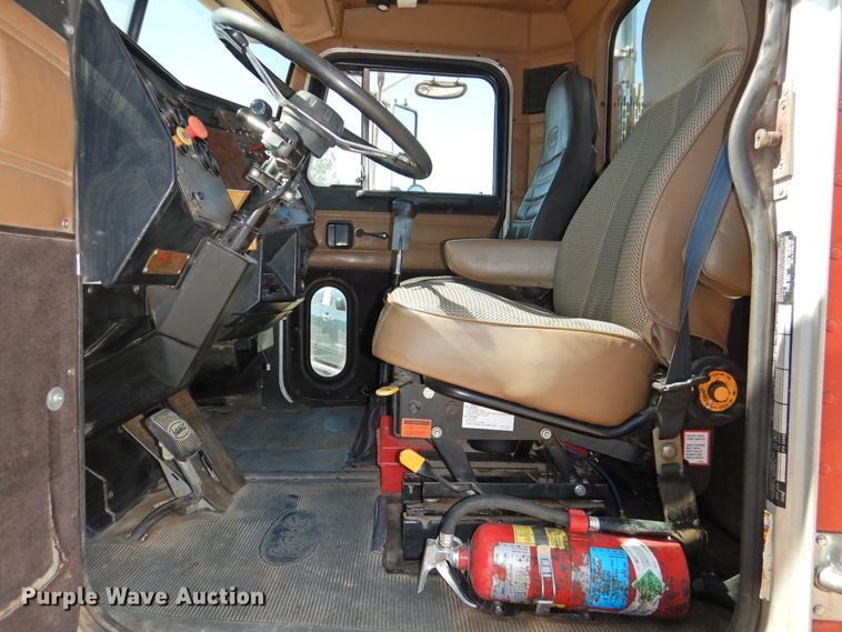 image for item HU9500 1992 Peterbilt 379  semi truck