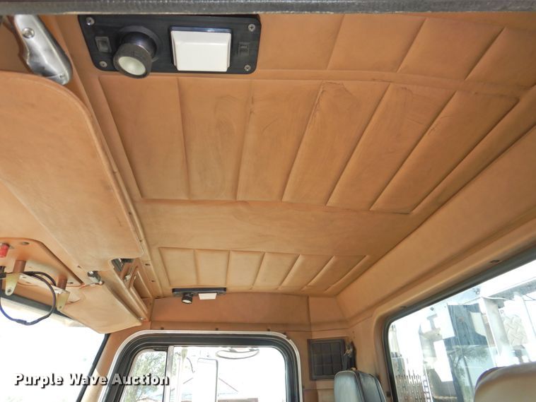 image for item HU9500 1992 Peterbilt 379  semi truck