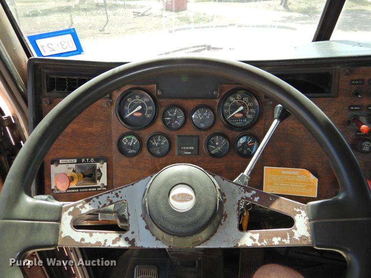 image for item HU9500 1992 Peterbilt 379  semi truck