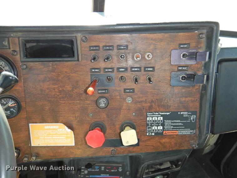 image for item HU9500 1992 Peterbilt 379  semi truck