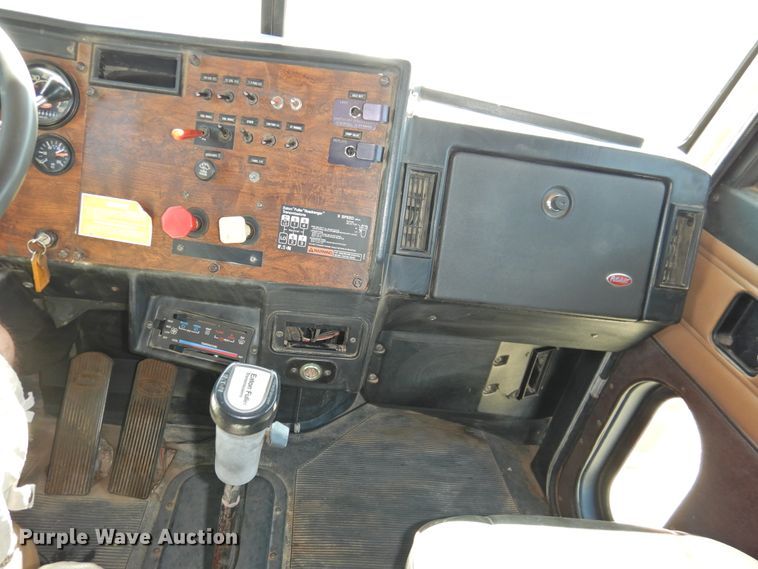 image for item HU9500 1992 Peterbilt 379  semi truck