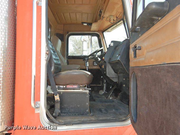 image for item HU9500 1992 Peterbilt 379  semi truck