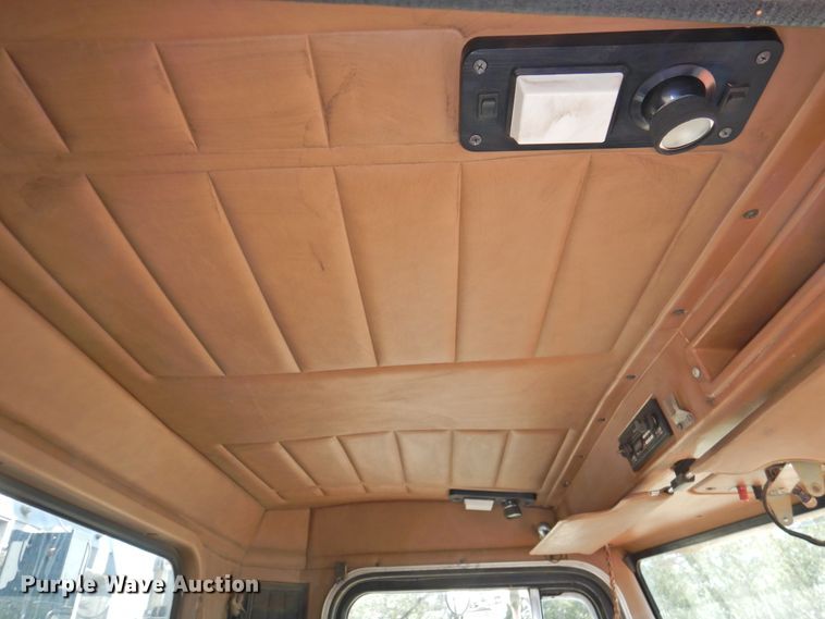 image for item HU9500 1992 Peterbilt 379  semi truck