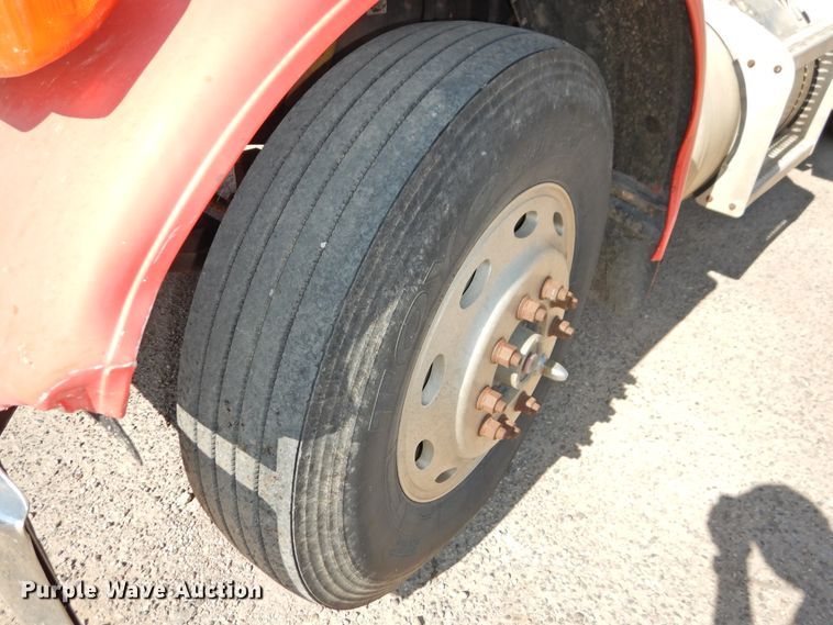 image for item HU9500 1992 Peterbilt 379  semi truck