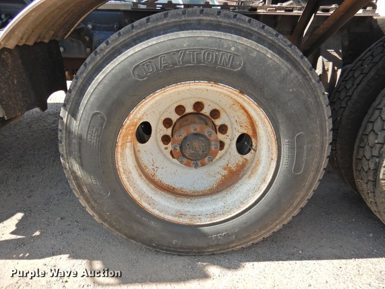 image for item HU9500 1992 Peterbilt 379  semi truck