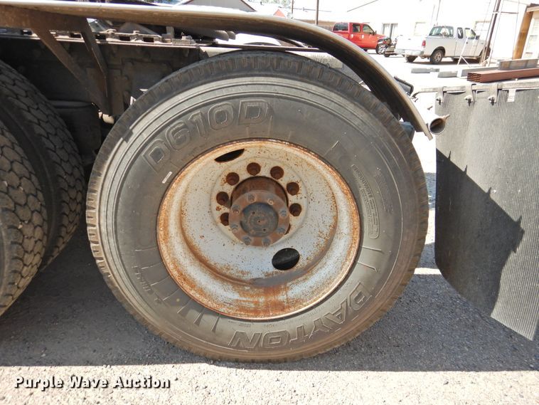 image for item HU9500 1992 Peterbilt 379  semi truck