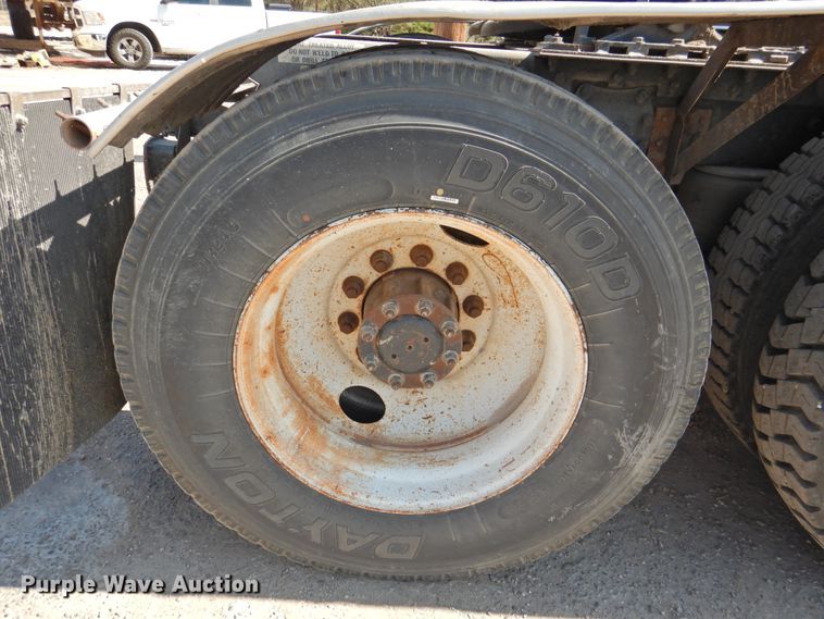 image for item HU9500 1992 Peterbilt 379  semi truck