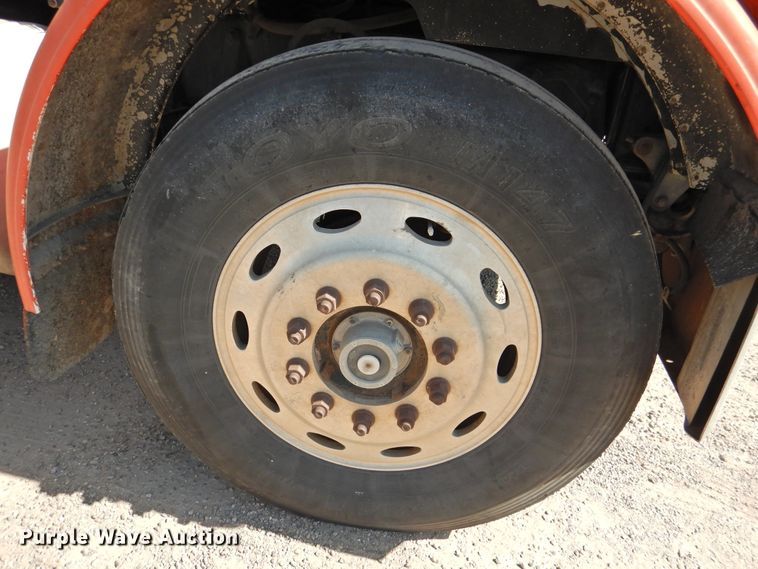 image for item HU9500 1992 Peterbilt 379  semi truck