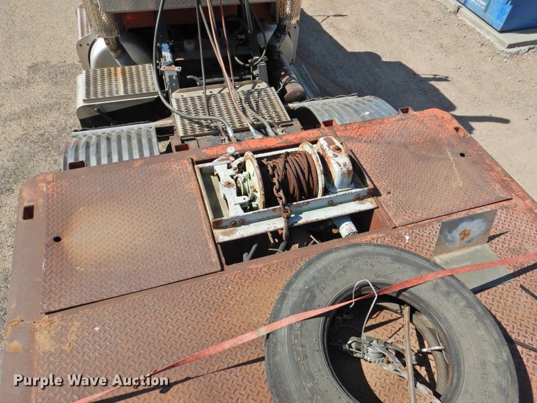 image for item HU9501 1990 Trail King drop deck equipment trailer