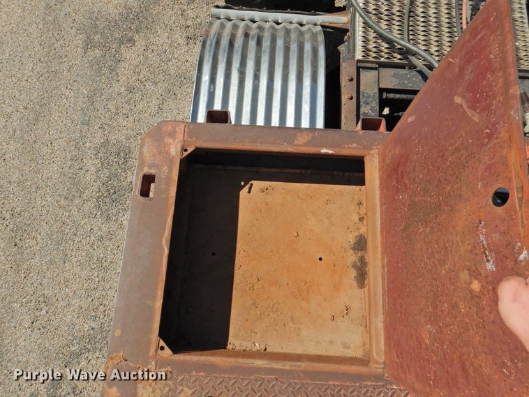 image for item HU9501 1990 Trail King drop deck equipment trailer