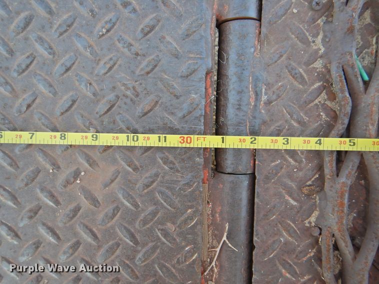 image for item HU9501 1990 Trail King drop deck equipment trailer