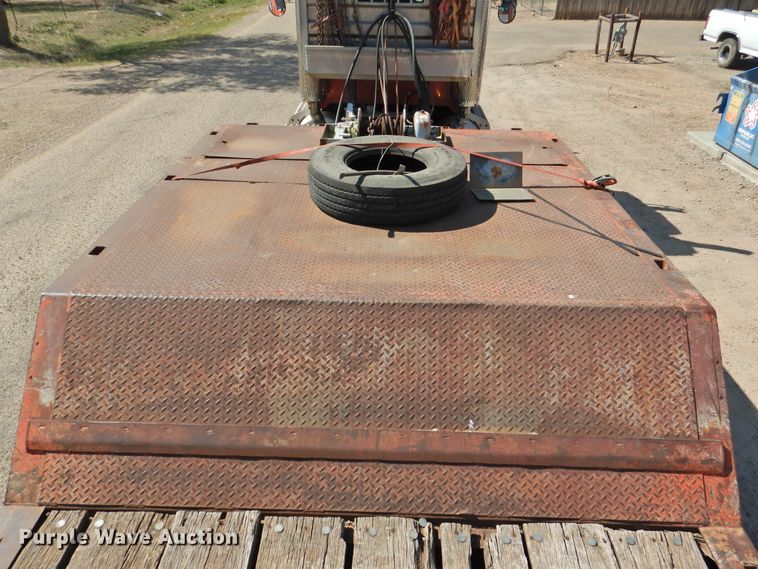 image for item HU9501 1990 Trail King drop deck equipment trailer