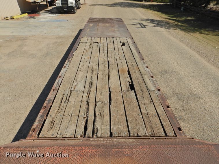 image for item HU9501 1990 Trail King drop deck equipment trailer