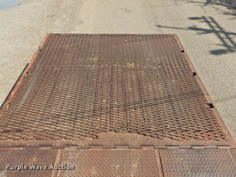 image for item HU9501 1990 Trail King drop deck equipment trailer