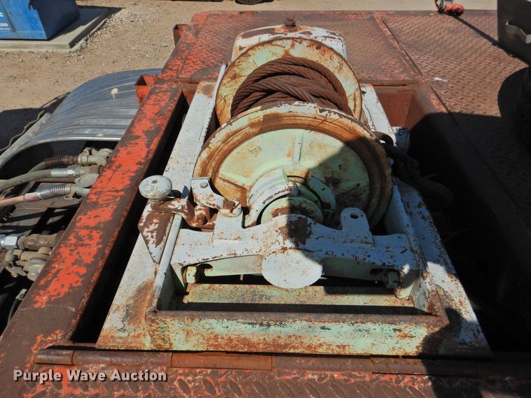 image for item HU9501 1990 Trail King drop deck equipment trailer