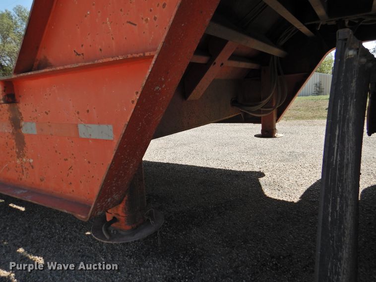 image for item HU9501 1990 Trail King drop deck equipment trailer