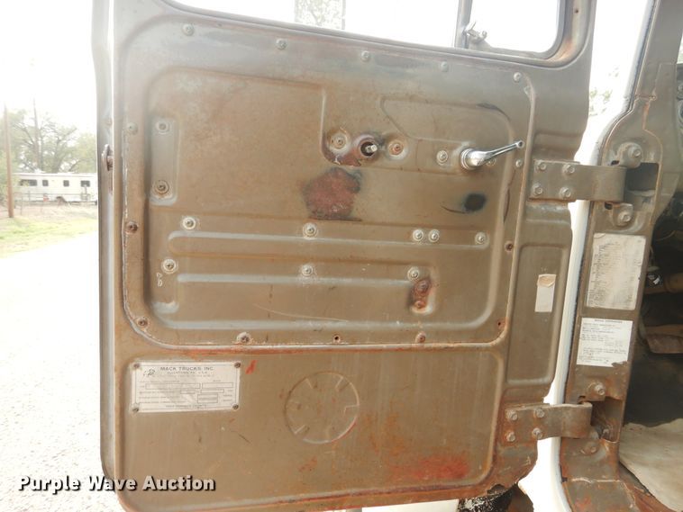 image for item HU9503 1978 Mack  dump truck