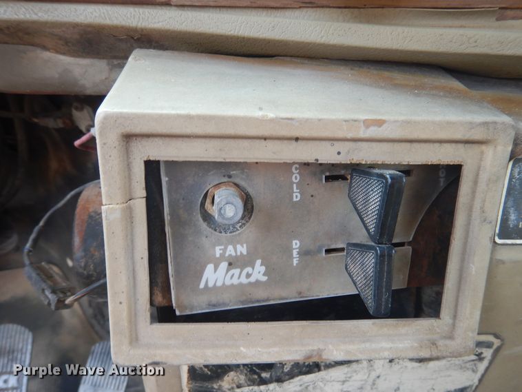 image for item HU9503 1978 Mack  dump truck