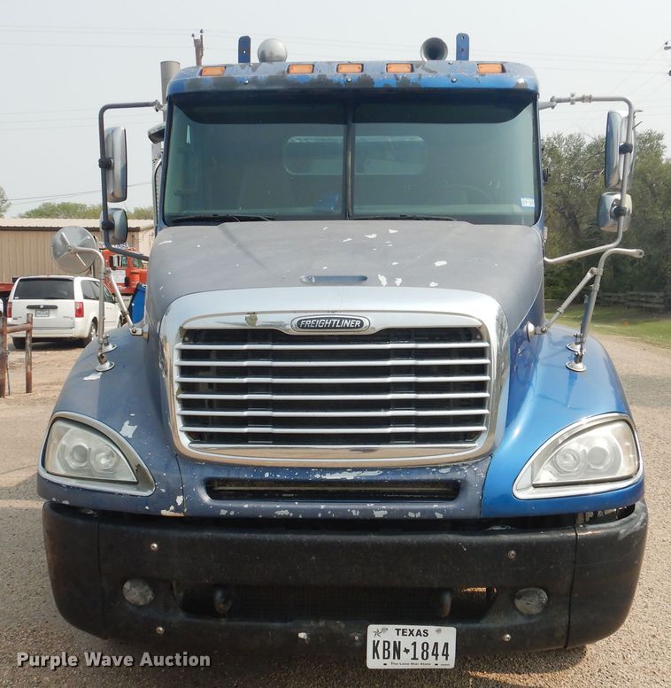 image for item HU9507 2005 Freightliner Columbia  dump truck