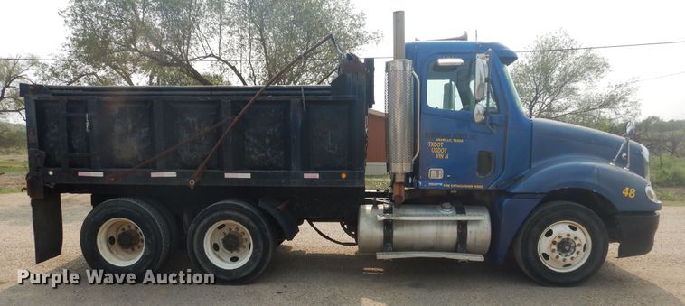 image for item HU9507 2005 Freightliner Columbia  dump truck