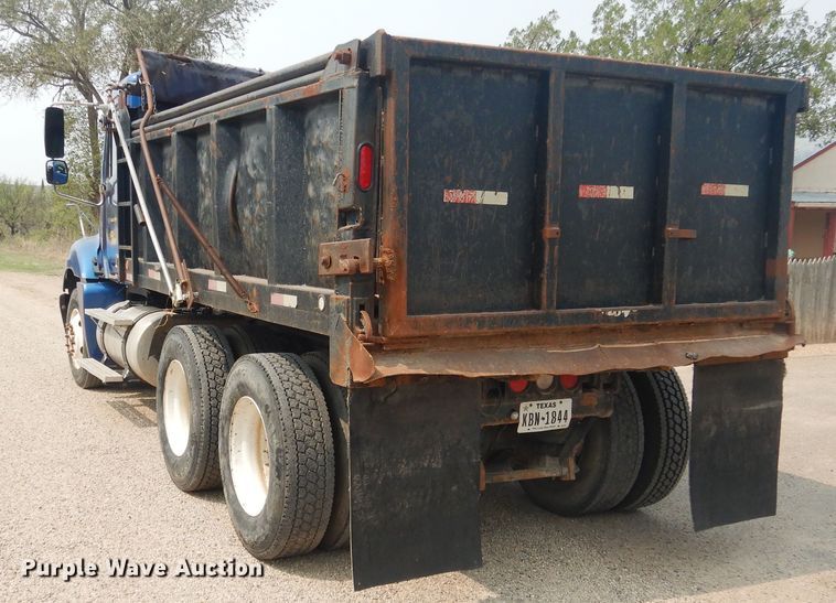 image for item HU9507 2005 Freightliner Columbia  dump truck