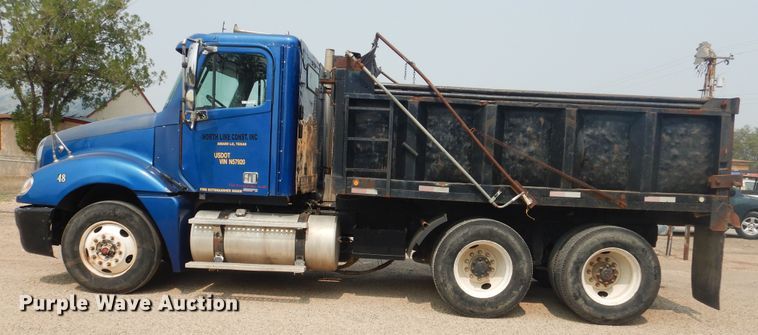 image for item HU9507 2005 Freightliner Columbia  dump truck