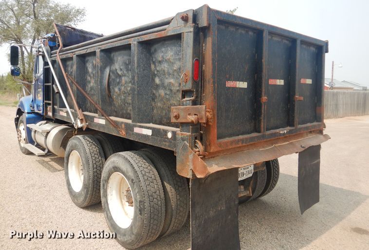 image for item HU9507 2005 Freightliner Columbia  dump truck