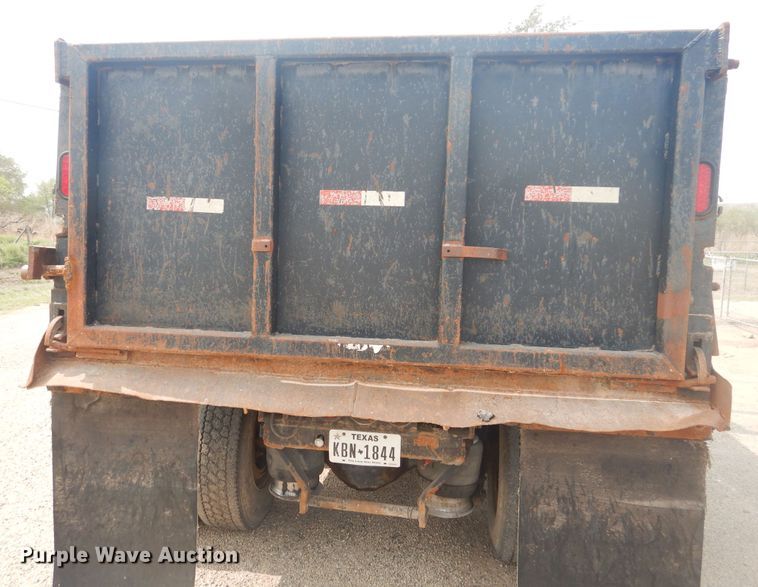 image for item HU9507 2005 Freightliner Columbia  dump truck