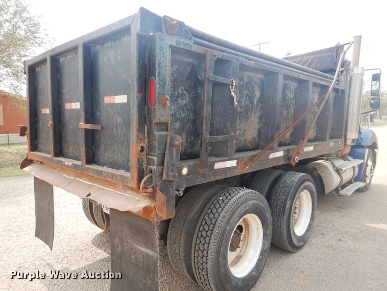 image for item HU9507 2005 Freightliner Columbia  dump truck