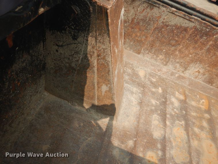 image for item HU9507 2005 Freightliner Columbia  dump truck