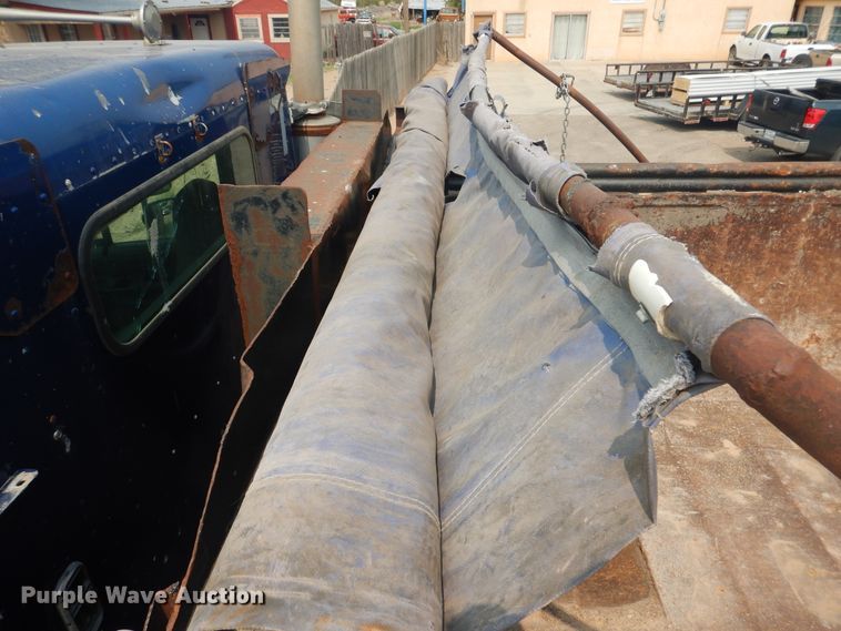 image for item HU9507 2005 Freightliner Columbia  dump truck