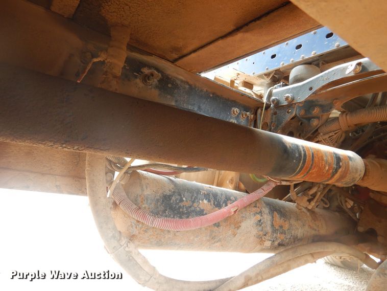 image for item HU9507 2005 Freightliner Columbia  dump truck