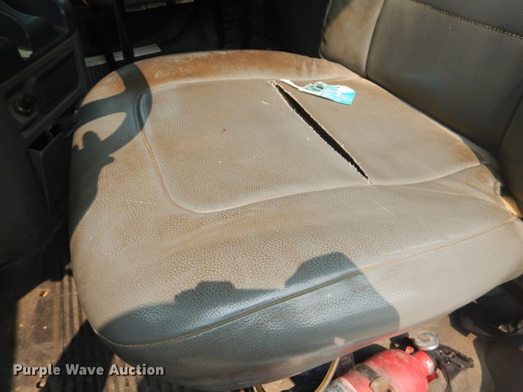 image for item HU9507 2005 Freightliner Columbia  dump truck