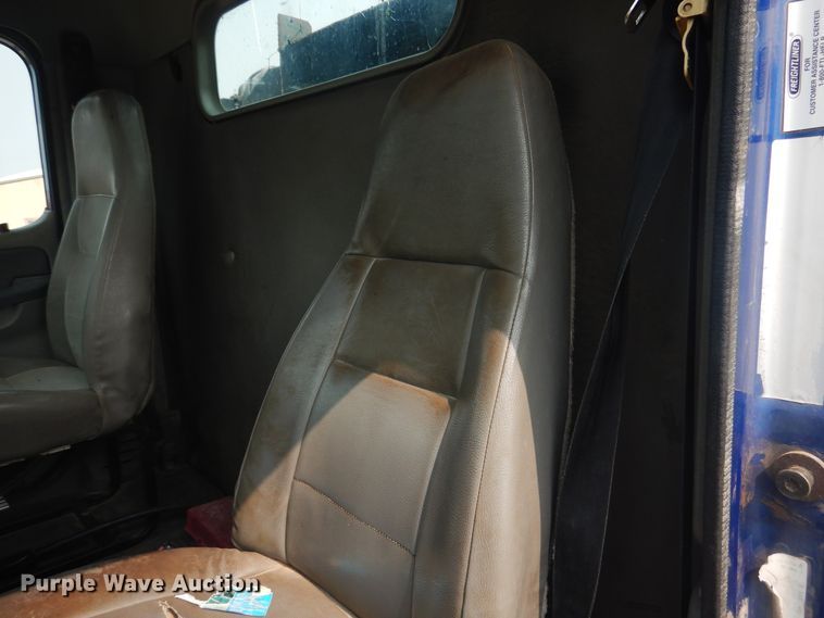 image for item HU9507 2005 Freightliner Columbia  dump truck