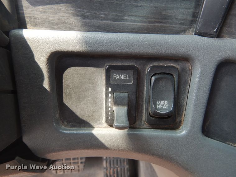 image for item HU9507 2005 Freightliner Columbia  dump truck