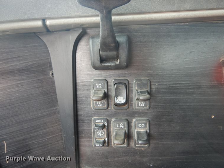 image for item HU9507 2005 Freightliner Columbia  dump truck