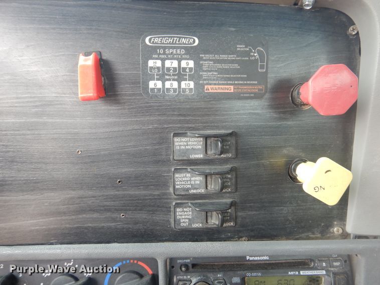 image for item HU9507 2005 Freightliner Columbia  dump truck