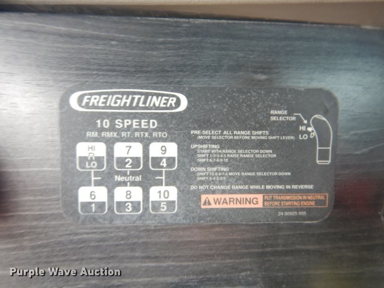 image for item HU9507 2005 Freightliner Columbia  dump truck