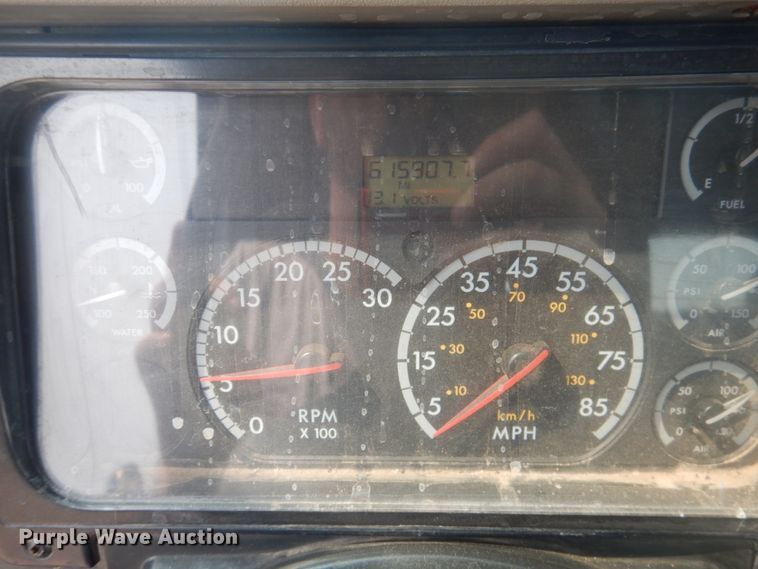 image for item HU9507 2005 Freightliner Columbia  dump truck