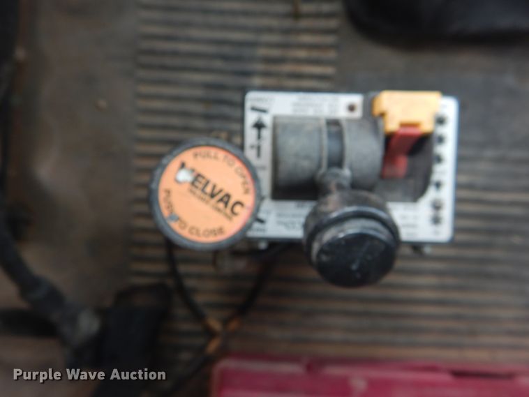 image for item HU9507 2005 Freightliner Columbia  dump truck