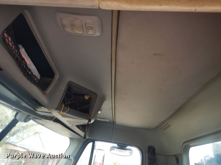 image for item HU9507 2005 Freightliner Columbia  dump truck