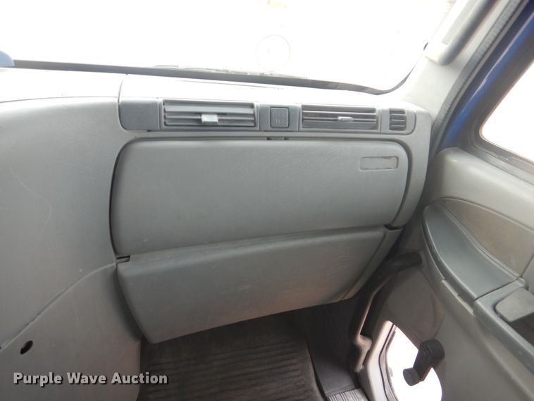 image for item HU9507 2005 Freightliner Columbia  dump truck