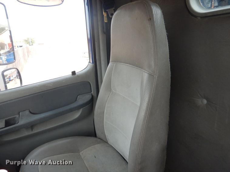 image for item HU9507 2005 Freightliner Columbia  dump truck