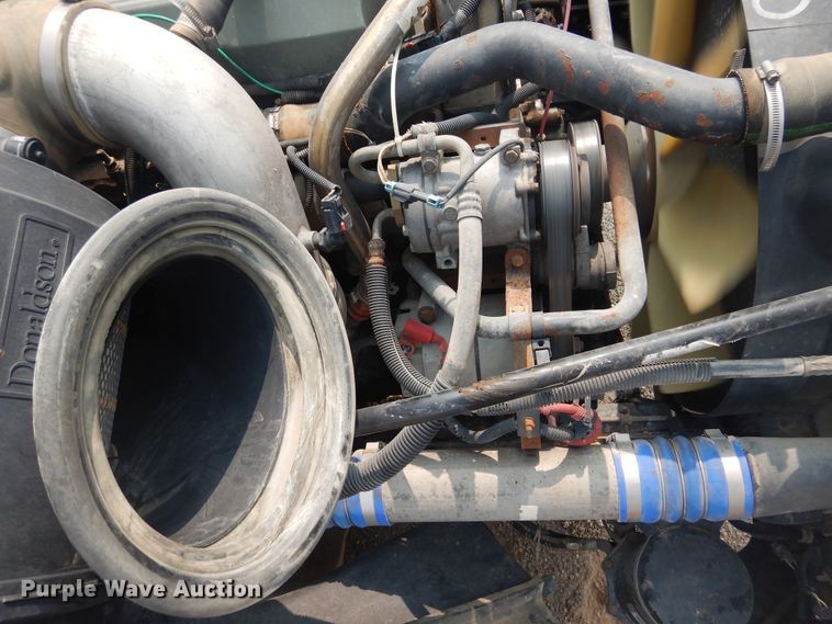 image for item HU9507 2005 Freightliner Columbia  dump truck