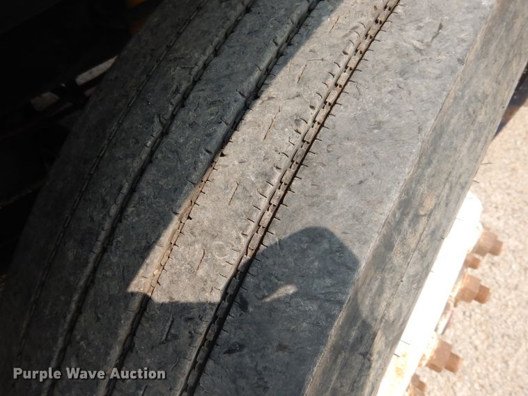 image for item HU9507 2005 Freightliner Columbia  dump truck