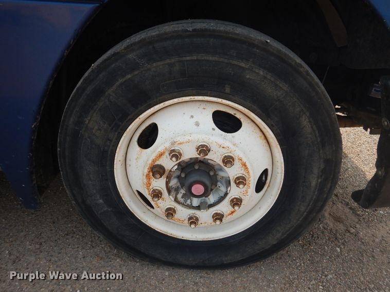 image for item HU9507 2005 Freightliner Columbia  dump truck