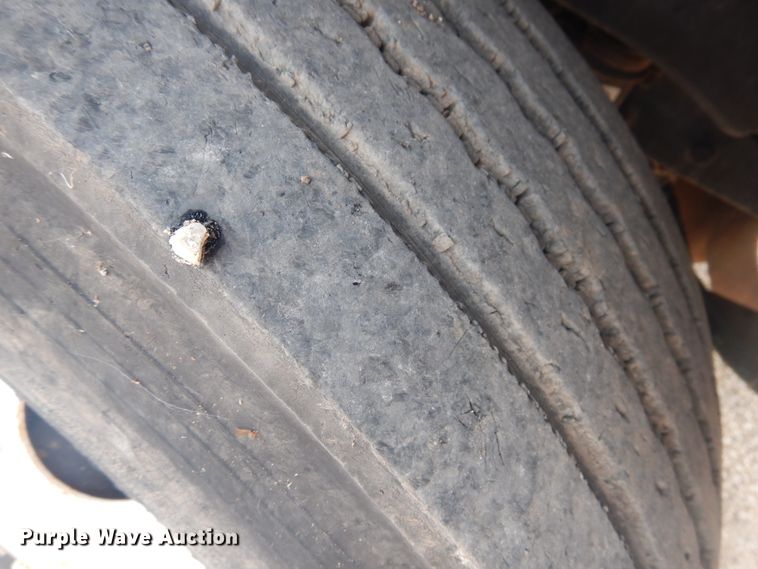 image for item HU9507 2005 Freightliner Columbia  dump truck